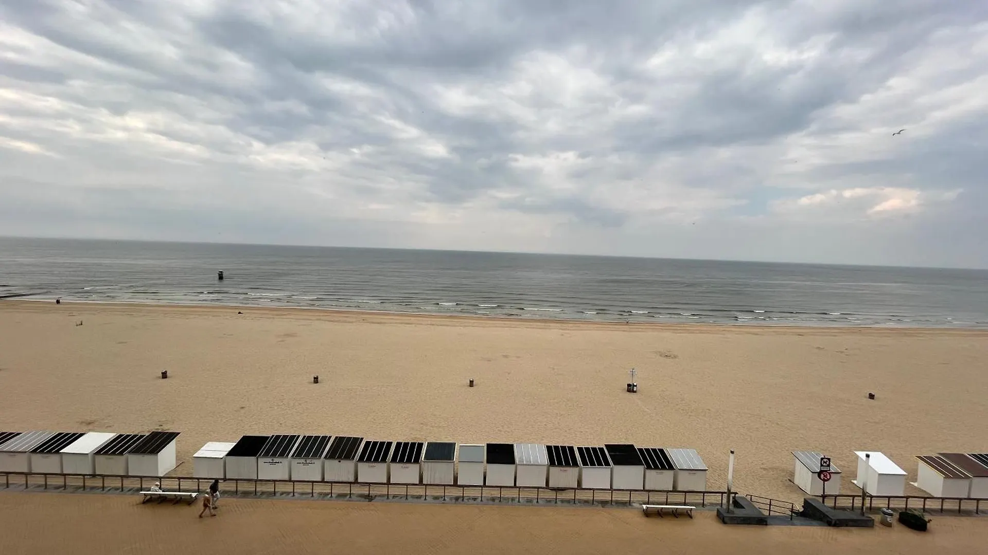Zeezicht V - 1 Bedroom Apartment With Frontal Seaview T50 Ostend Belgium