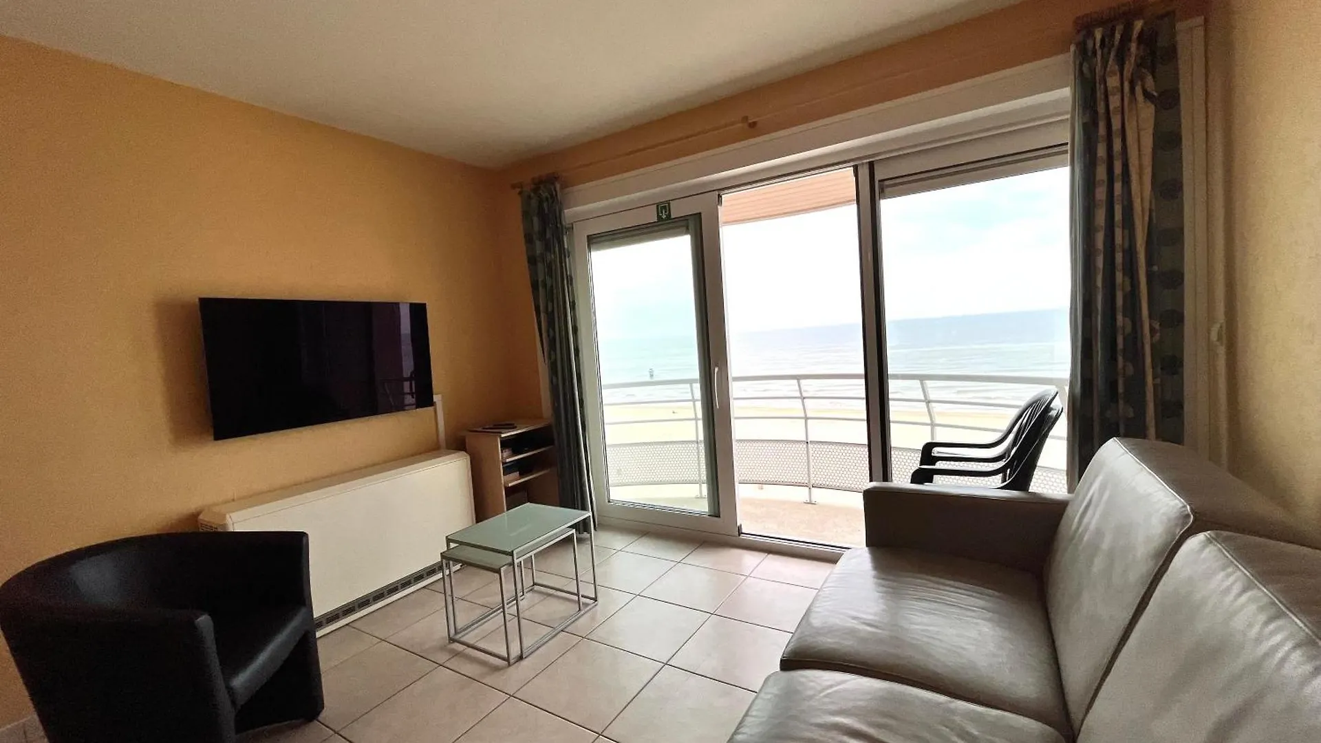 Zeezicht V - 1 Bedroom Apartment With Frontal Seaview T50 Ostend Belgium